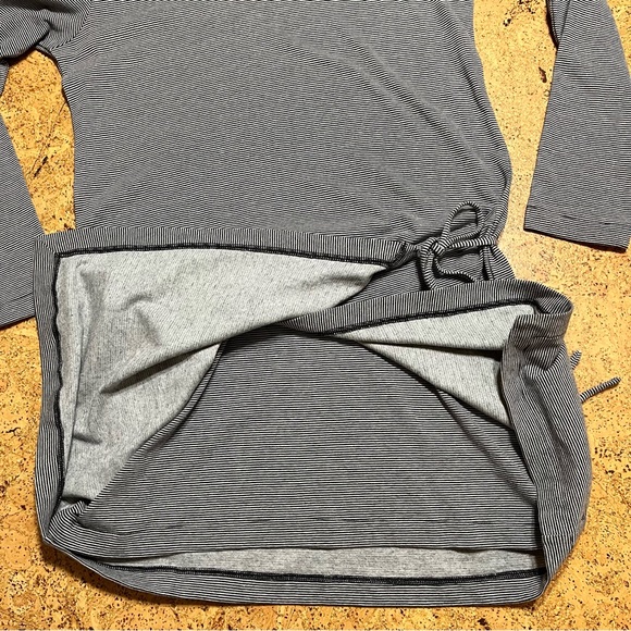 Avec Les Filles Striped Long Sleeve Wrap Dress Gray Sz L - Picture 5 of 16